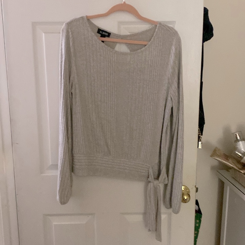 A BYER XL woman’s top